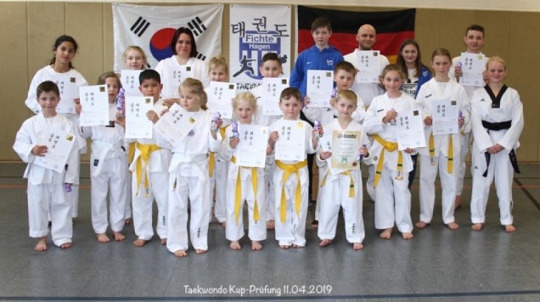 Taekwondokämpfer legten erfolgreiche Kup-Prüfungen ab