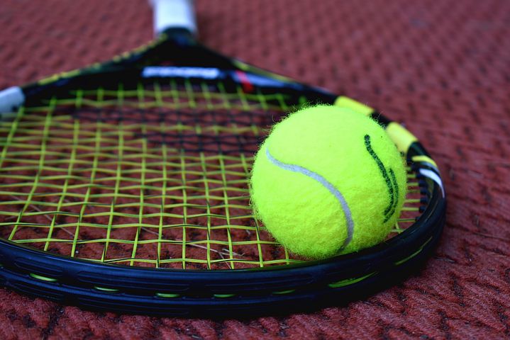 Tennismannschaften starten mit starken Gegnern ins Jahr 2022